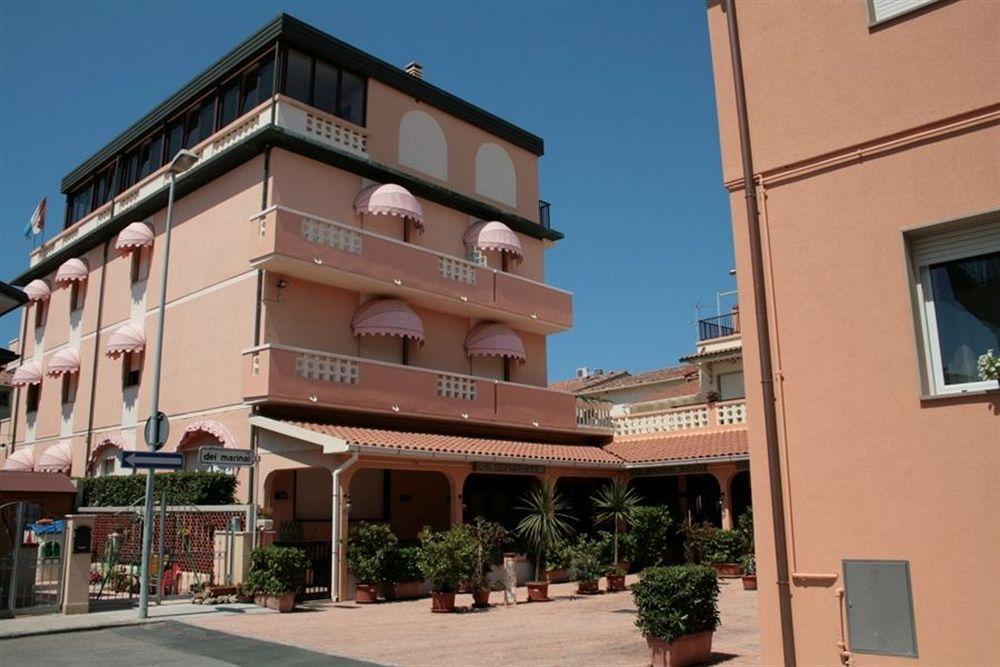 Hotel Sileoni Marina di Cecina Eksteriør bilde